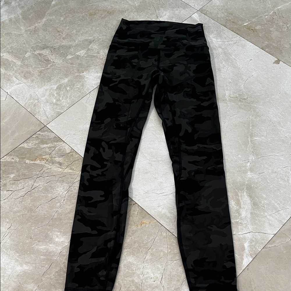 lululemon athletica  Dark Camouflage Leggings size 2 xs
